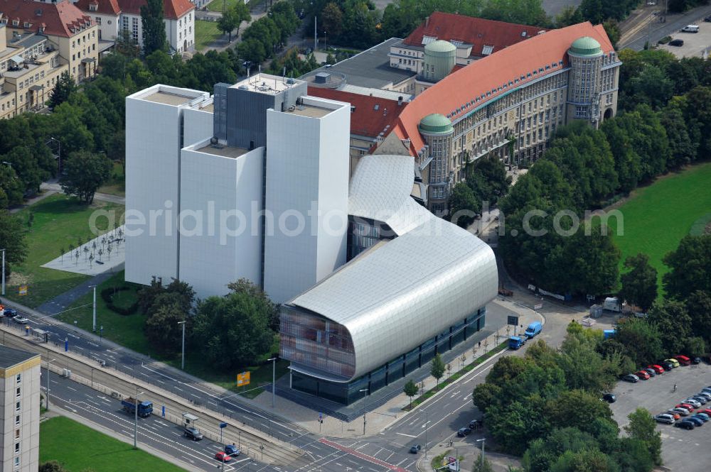 Leipzig from the bird's eye view: Blick auf den Standort der Deutschen Nationalbibliothek in Leipzig, mit dem Bücherturm und dem vierten Erweiterungsbau. Die Bibliothek in Leipzig wurde 1912 als Deutsche Bücherei gegründet und mit der Wiedervereinigung Deutschlands 1989 mit der Deutschen Bibliothek in Frankfurt am Main zusammengeschlossen Im Jahr 2006 erfolgte die Umbenennung in die Deutsche Nationalbibliothek, die heute Standorte in Leipzig, Frankfurt am Main und Berlin hat und unter an derem das Deutsche Musikarchiv beherbergt. Der Erweiterungsbau in Leipzig wurde 2010 eröffnet. View to an location of the German National Library in Leipzig.