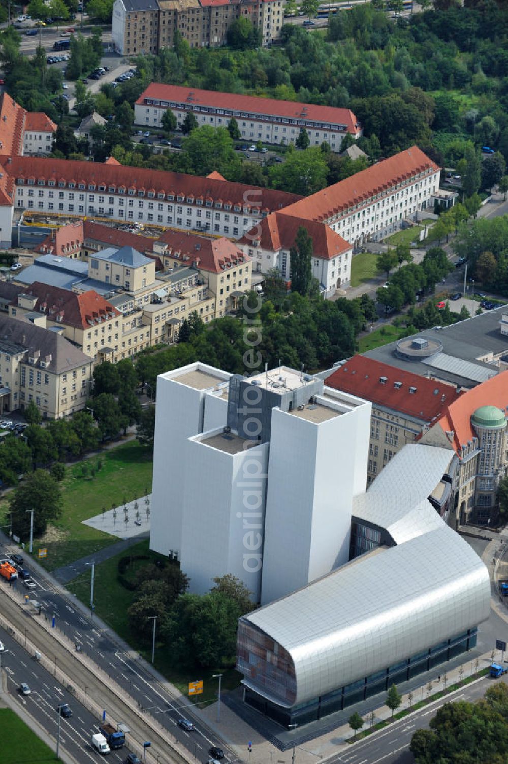 Aerial photograph Leipzig - Blick auf den Standort der Deutschen Nationalbibliothek in Leipzig, mit dem Bücherturm und dem vierten Erweiterungsbau. Die Bibliothek in Leipzig wurde 1912 als Deutsche Bücherei gegründet und mit der Wiedervereinigung Deutschlands 1989 mit der Deutschen Bibliothek in Frankfurt am Main zusammengeschlossen Im Jahr 2006 erfolgte die Umbenennung in die Deutsche Nationalbibliothek, die heute Standorte in Leipzig, Frankfurt am Main und Berlin hat und unter an derem das Deutsche Musikarchiv beherbergt. Der Erweiterungsbau in Leipzig wurde 2010 eröffnet. View to an location of the German National Library in Leipzig.