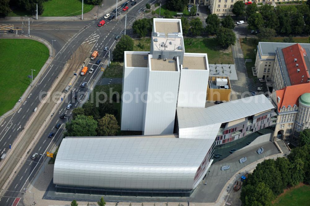 Aerial image Leipzig - Blick auf den Standort der Deutschen Nationalbibliothek in Leipzig, mit dem Bücherturm und dem vierten Erweiterungsbau. Die Bibliothek in Leipzig wurde 1912 als Deutsche Bücherei gegründet und mit der Wiedervereinigung Deutschlands 1989 mit der Deutschen Bibliothek in Frankfurt am Main zusammengeschlossen Im Jahr 2006 erfolgte die Umbenennung in die Deutsche Nationalbibliothek, die heute Standorte in Leipzig, Frankfurt am Main und Berlin hat und unter an derem das Deutsche Musikarchiv beherbergt. Der Erweiterungsbau in Leipzig wurde 2010 eröffnet. View to an location of the German National Library in Leipzig.