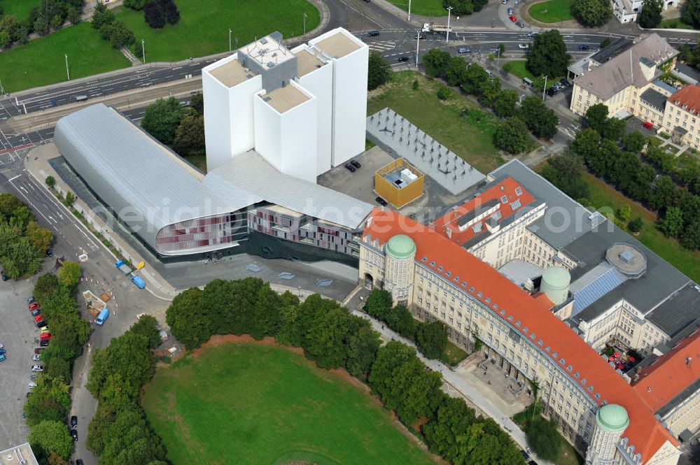 Leipzig from the bird's eye view: Blick auf den Standort der Deutschen Nationalbibliothek in Leipzig, mit dem Bücherturm und dem vierten Erweiterungsbau. Die Bibliothek in Leipzig wurde 1912 als Deutsche Bücherei gegründet und mit der Wiedervereinigung Deutschlands 1989 mit der Deutschen Bibliothek in Frankfurt am Main zusammengeschlossen Im Jahr 2006 erfolgte die Umbenennung in die Deutsche Nationalbibliothek, die heute Standorte in Leipzig, Frankfurt am Main und Berlin hat und unter an derem das Deutsche Musikarchiv beherbergt. Der Erweiterungsbau in Leipzig wurde 2010 eröffnet. View to an location of the German National Library in Leipzig.