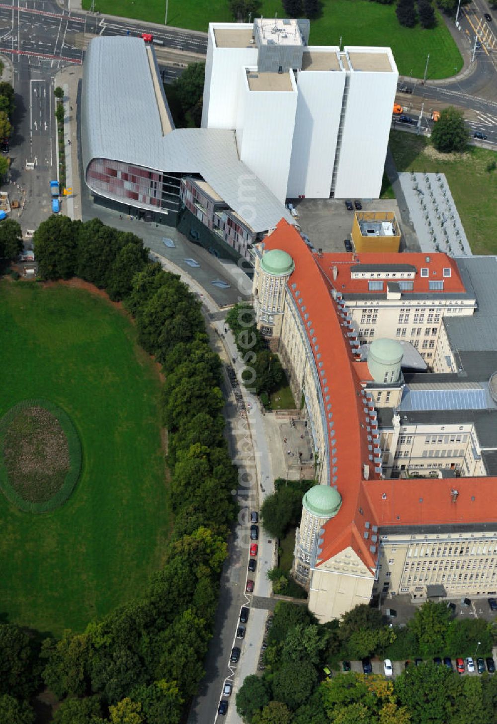 Aerial photograph Leipzig - Blick auf den Standort der Deutschen Nationalbibliothek in Leipzig, mit dem Bücherturm und dem vierten Erweiterungsbau. Die Bibliothek in Leipzig wurde 1912 als Deutsche Bücherei gegründet und mit der Wiedervereinigung Deutschlands 1989 mit der Deutschen Bibliothek in Frankfurt am Main zusammengeschlossen Im Jahr 2006 erfolgte die Umbenennung in die Deutsche Nationalbibliothek, die heute Standorte in Leipzig, Frankfurt am Main und Berlin hat und unter an derem das Deutsche Musikarchiv beherbergt. Der Erweiterungsbau in Leipzig wurde 2010 eröffnet. View to an location of the German National Library in Leipzig.