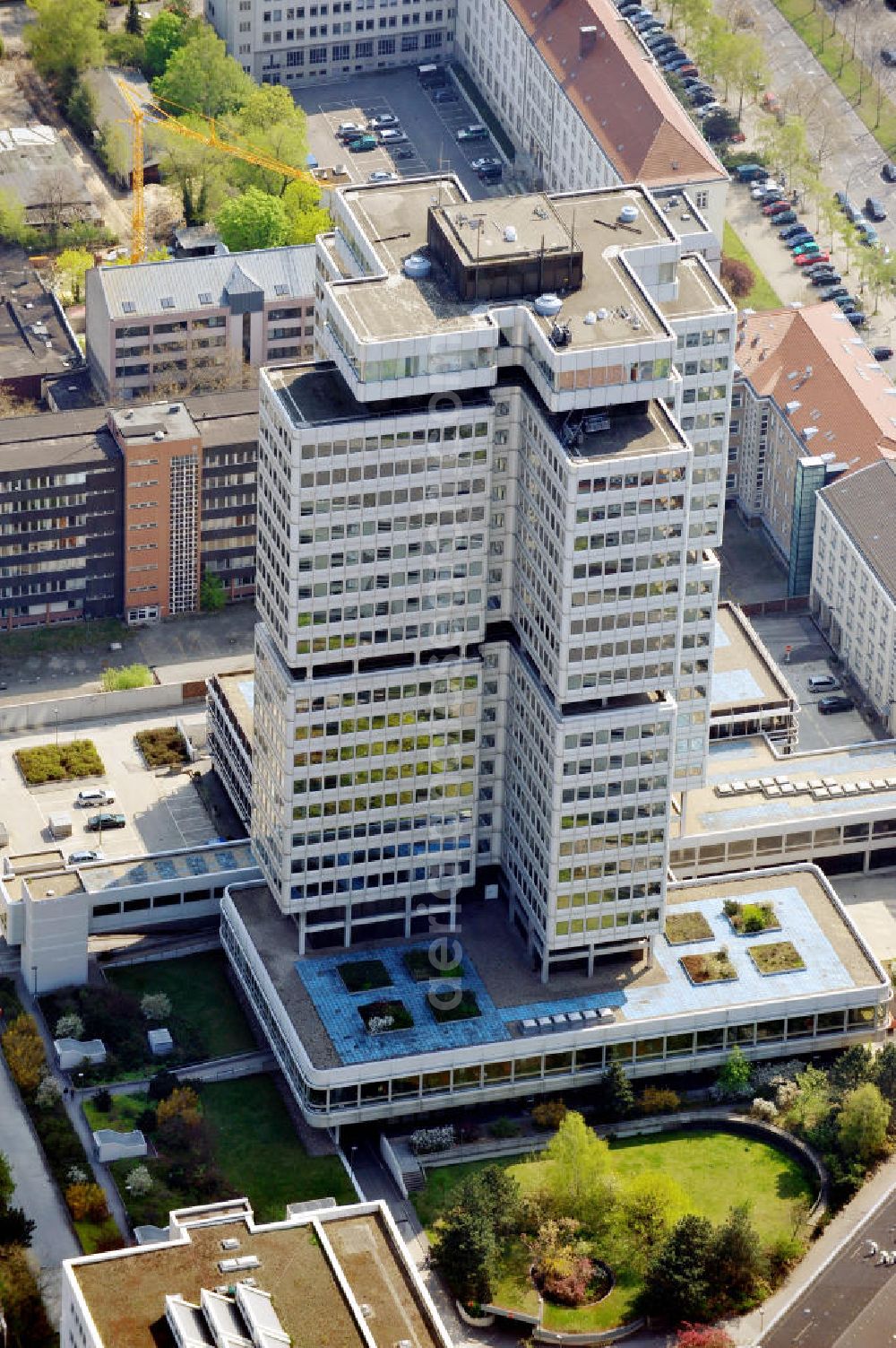 Aerial image Berlin - Bürogebäude der DRV Deutschen Rentenversicherung Bund am Hohenzollerndamm 47 in Berlin-Wilmersdorf. Office building of the German Federal Pension Fund at the street Hohenzollerndamm in the Berlin district Wilmersdorf.