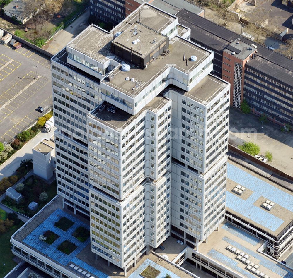 Aerial photograph Berlin - Bürogebäude der DRV Deutschen Rentenversicherung Bund am Hohenzollerndamm 47 in Berlin-Wilmersdorf. Office building of the German Federal Pension Fund at the street Hohenzollerndamm in the Berlin district Wilmersdorf.