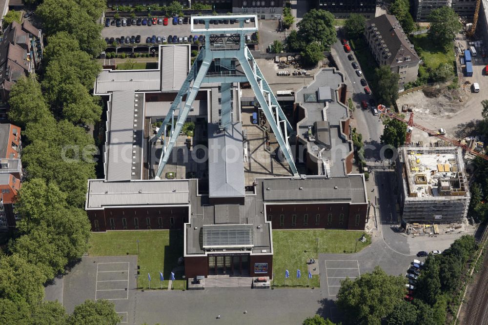 Bochum from above - Luftbild vom Deutschen Bergbau-Museum in Bochum mit 71 Meter hohen Förderturm aus der stillgelegten Zeche Germania. Aerial view of the German Mining Museum in Bochum with the 71 meter high shaft tower of the disused mine Germania.