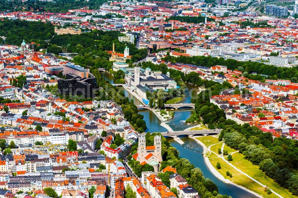 Aerial photograph München - Building ensemble of the German Museum on the Museum Island in Munich in the state Bavaria