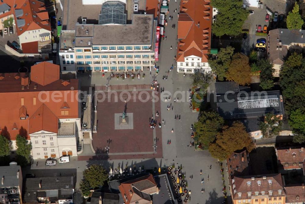 Aerial image Weimar - Blick auf das Deutsche Nationaltheater und die Staatskapelle Weimar mit dem Goethe-Schiller-Denkmal von Ernst Rietschel. Das jetzige Theaterhaus wurde 1907-1908 erbaut (Architekt: Max Littmann). Durch Kriegseinwirkung wurde es 1945 zerstört und von 1945 bis 1948 wieder aufgebaut. Rekonstruktion 1973 bis 1975, Renovierung 1997 bis 1999. Erneuerung der Bühnenobermaschinerie 2004. Anschrift: Theaterplatz 2, 99423 Weimar. Tel.: +49 (0) 3643 / 755-0