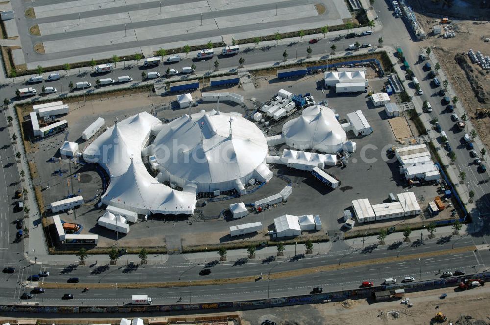 Aerial image Berlin - Das Grand Chapiteau am Ostbahnhof in Berlin, welches mit der der Show Varekai des Cirque du Soleil bis zum 13. Juli 2008 in Berlin zu sehen.