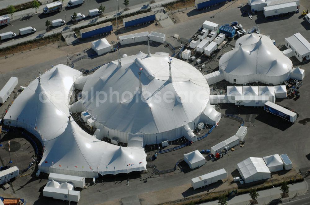 Aerial photograph Berlin - Das Grand Chapiteau am Ostbahnhof in Berlin, welches mit der der Show Varekai des Cirque du Soleil bis zum 13. Juli 2008 in Berlin zu sehen.