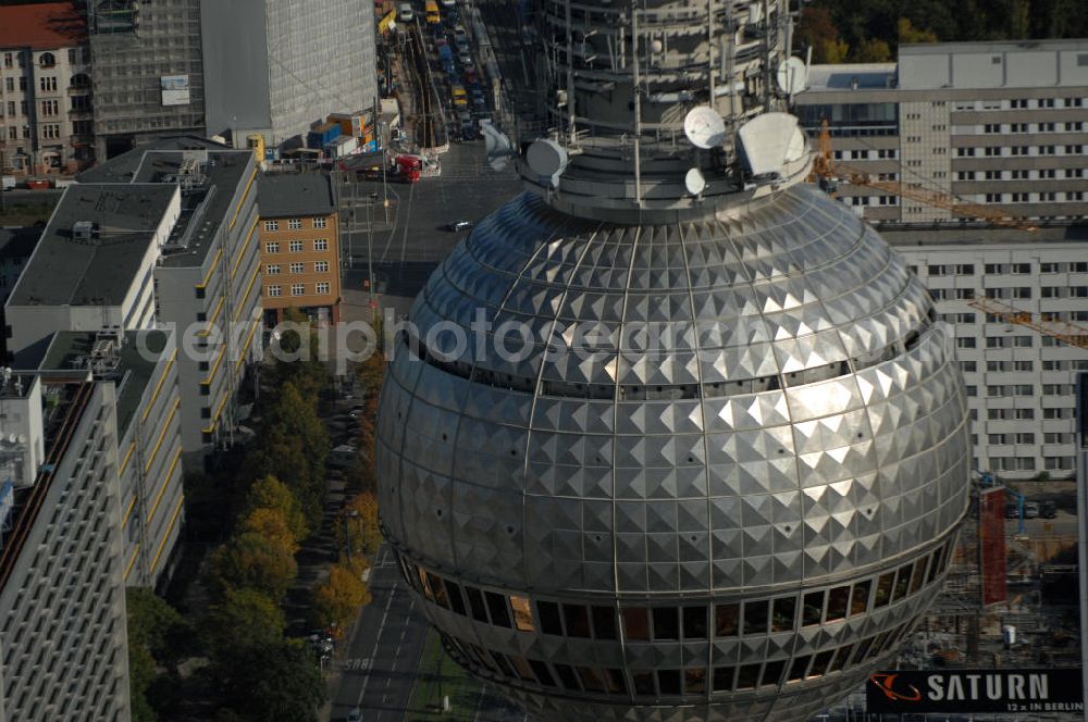 Berlin from the bird's eye view: Deutschlands höchstes Bauwerk ist 40 - Berliner Fernsehturm - Blick auf die Fernsehturmkugel im Zentrum der deutschen Hauptstadt. Der Berliner Fernsehturm ist mit 368 Meter das höchste Bauwerk Deutschlands und das vierthöchste nicht abgespannte Bauwerk Europas. Er wurde im historischen Zentrum Berlins im Ortsteil Mitte (Bezirk Mitte) direkt neben der mittelalterlichen Marienkirche in Nachbarschaft zum Roten Rathaus und unmittelbar westlich des Alexanderplatzes errichtet. Betreiber und Eigentümer der Anlage ist die Deutsche Funkturm GmbH (DFMG), ein Tochterunternehmen der Deutschen Telekom AG.