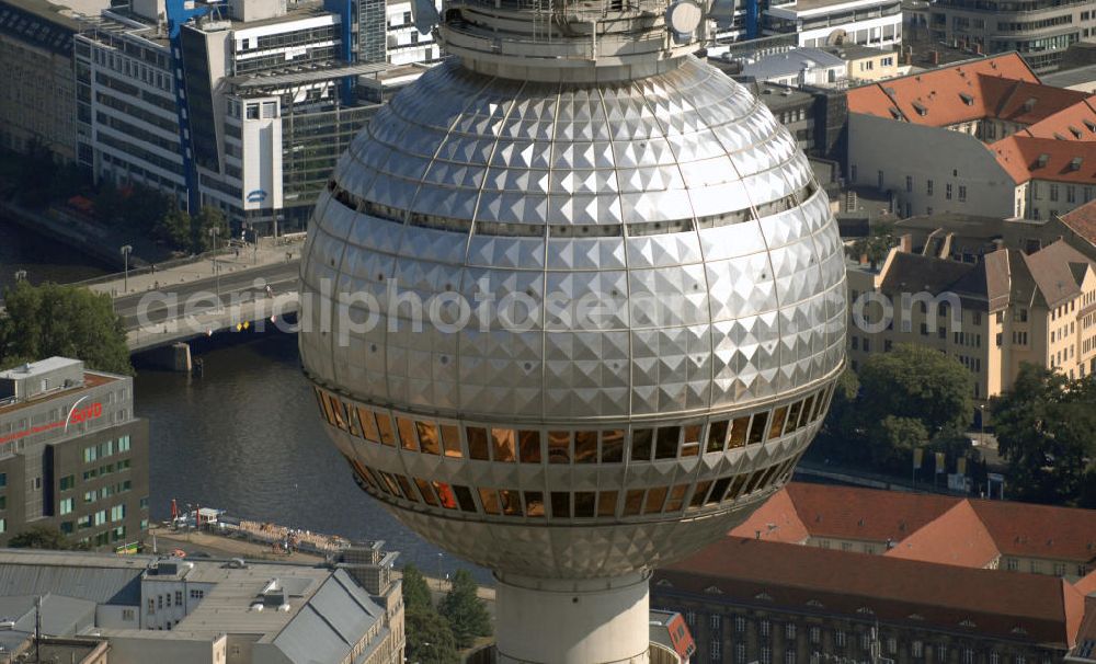 Aerial photograph Berlin - Deutschlands höchstes Bauwerk wird 40 - Berliner Fernsehturm - Blick auf die Fernsehturmkugel im Zentrum der deutschen Hauptstadt. Der Berliner Fernsehturm ist mit 368 Meter das höchste Bauwerk Deutschlands und das vierthöchste nicht abgespannte Bauwerk Europas. Er wurde im historischen Zentrum Berlins im Ortsteil Mitte (Bezirk Mitte) direkt neben der mittelalterlichen Marienkirche in Nachbarschaft zum Roten Rathaus und unmittelbar westlich des Alexanderplatzes errichtet. Betreiber und Eigentümer der Anlage ist die Deutsche Funkturm GmbH (DFMG), ein Tochterunternehmen der Deutschen Telekom AG.