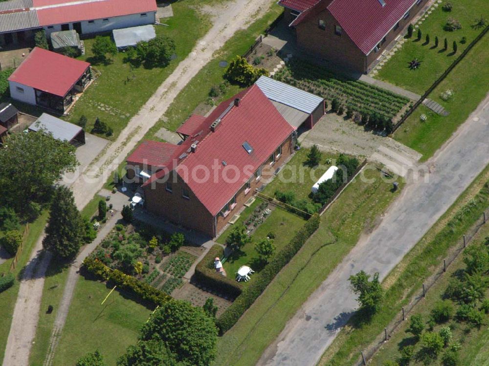 Aerial photograph Dewitz / Lindethal - Dewitz/Lindethal - Mecklenburg-Vorpommern verschiedene Einfamilienhäuser