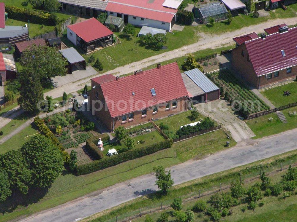 Aerial photograph Dewitz / Lindethal - Dewitz/Lindethal - Mecklenburg-Vorpommern verschiedene Einfamilienhäuser