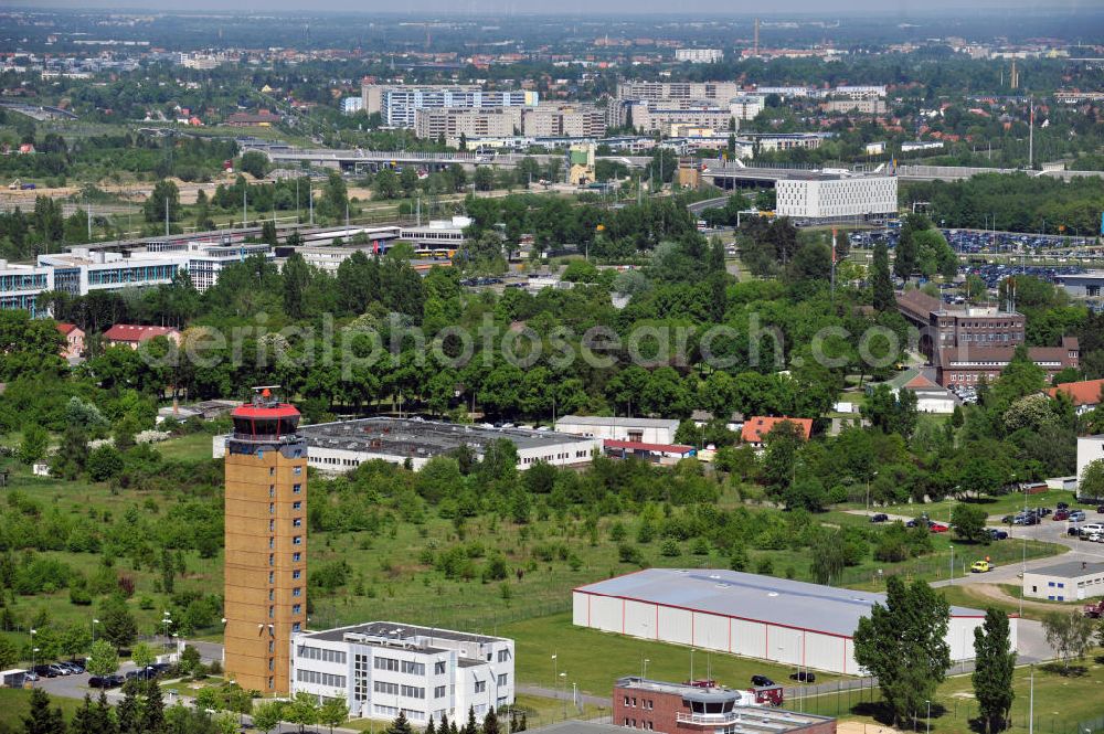 Schönefeld from above - Der alte Tower / Kontrollturm der Deutschen Flugsicherung DFS auf dem Flughafen Berlin-Schönefeld. The old control tower of the German Air Navigation Services / air traffic control at Schoenfeld Airport.