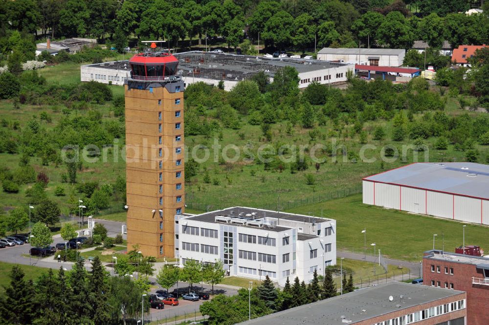 Aerial image Schönefeld - Der alte Tower / Kontrollturm der Deutschen Flugsicherung DFS auf dem Flughafen Berlin-Schönefeld. The old control tower of the German Air Navigation Services / air traffic control at Schoenfeld Airport.