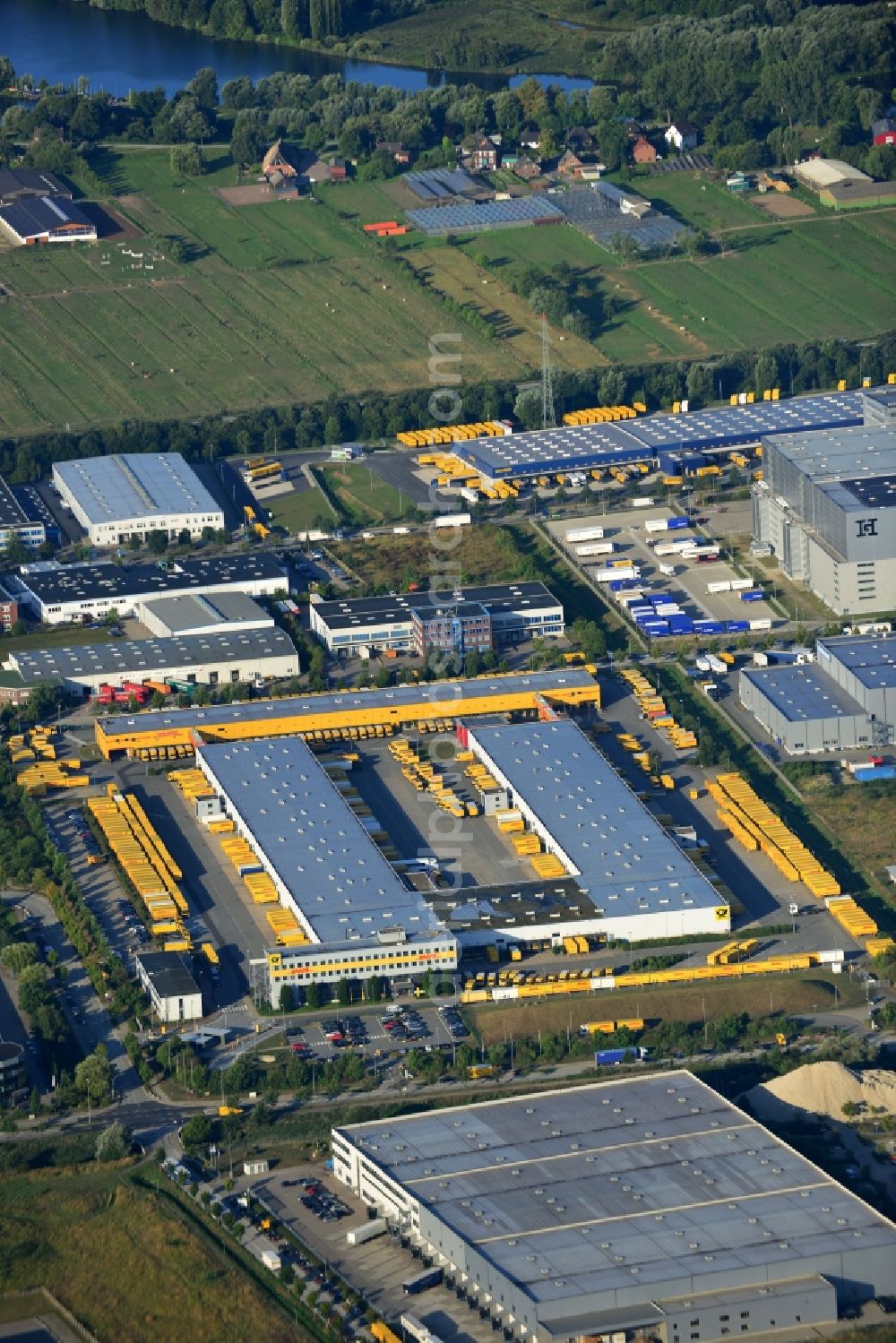 Aerial image Hamburg OT Allermöhe - View of the DHL charge centre in the district of Allermoehe in Hamburg