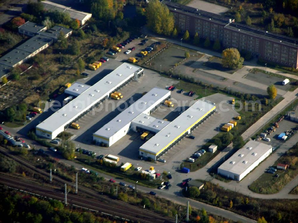 Berlin- Biesdorf from the bird's eye view: 20.10.2004 Blick auf das DHL Logistikzentrum an der B1 in Biesdorf/ Marzahn.