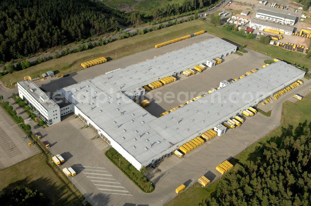 Aerial image Neustrelitz - Blick auf das DHL Zentrum der Deutschen Post AG. Kontakt: Deutsche Post AG NL Produktion, NL Produktion Express, Bürgerseeweg 27, 17235 Neustrelitz Tel. +49(0)3981 279-0, Fax +49(0)3981 279-459