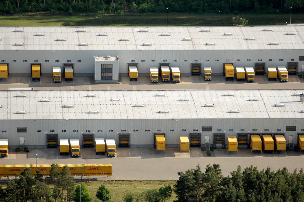 Aerial image Neustrelitz - Blick auf das DHL Zentrum der Deutschen Post AG. Kontakt: Deutsche Post AG NL Produktion, NL Produktion Express, Bürgerseeweg 27, 17235 Neustrelitz Tel. +49(0)3981 279-0, Fax +49(0)3981 279-459