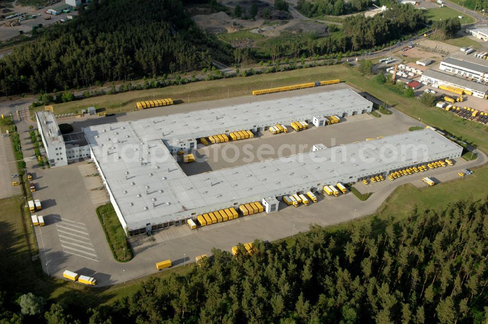 Aerial image Neustrelitz - Blick auf das DHL Zentrum der Deutschen Post AG. Kontakt: Deutsche Post AG NL Produktion, NL Produktion Express, Bürgerseeweg 27, 17235 Neustrelitz Tel. +49(0)3981 279-0, Fax +49(0)3981 279-459