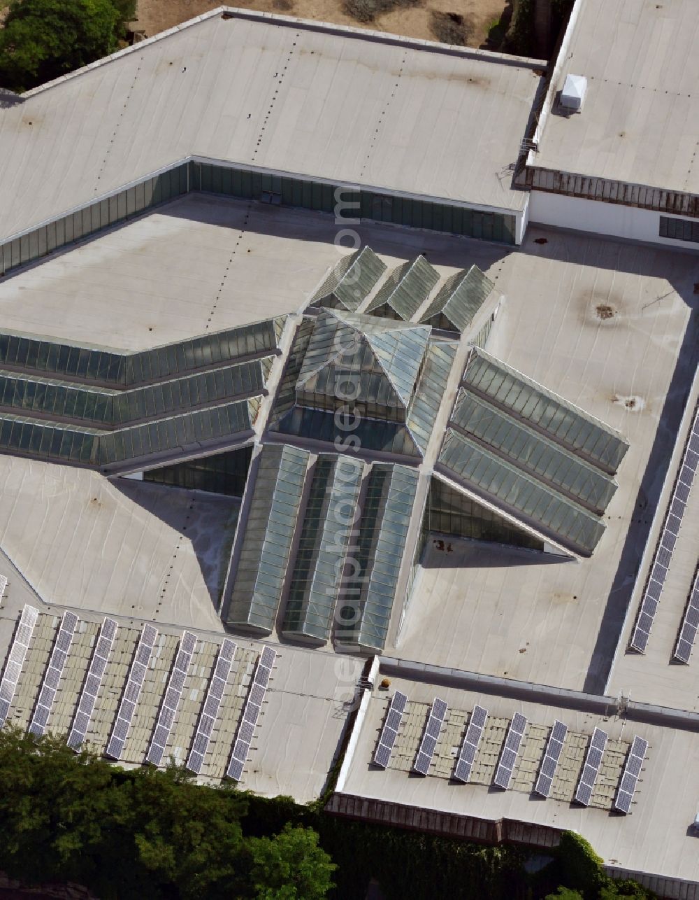 Berlin Lichtenberg from the bird's eye view: The pachyderm house and the Alfred-Brehm-Haus are the two major topics houses in Tierpark Berlin in Berlin-Lichtenberg