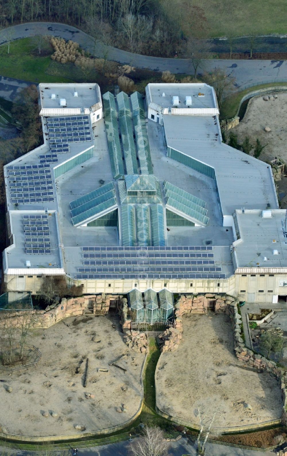 Berlin Lichtenberg from above - The pachyderm house and the Alfred-Brehm-Haus are the two major topics houses in Tierpark Berlin in Berlin-Lichtenberg