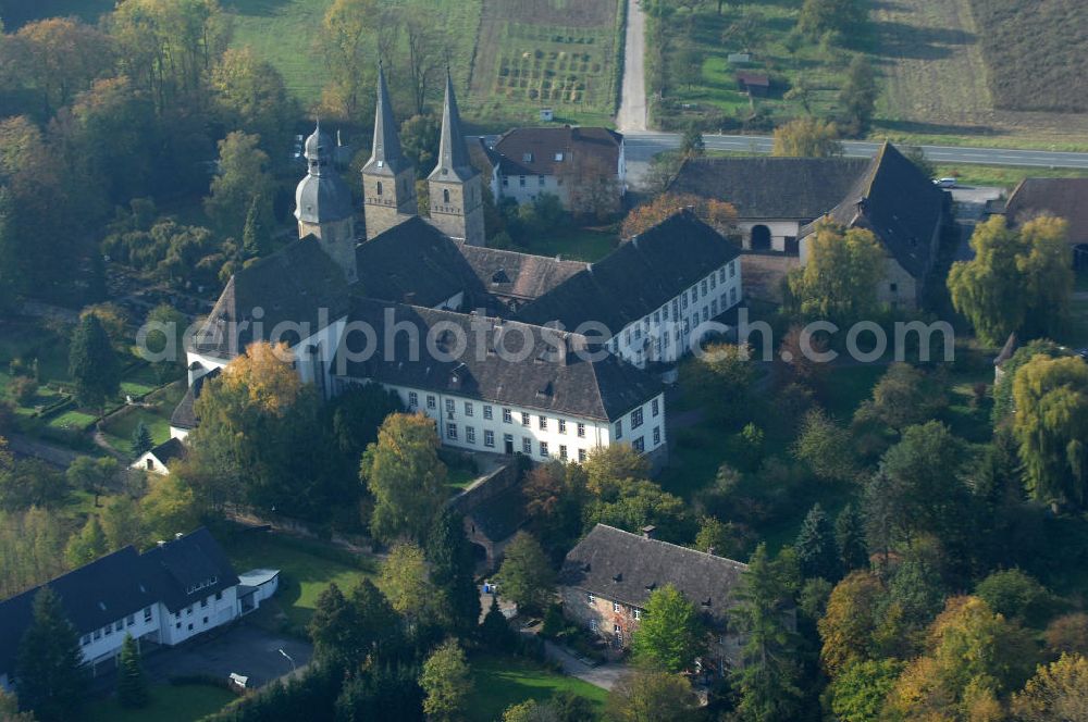 Marienmünster from the bird's eye view: Blick auf die Abtei Marienmünster. Das ehemalige Benediktinerkloster liegt in Nordrhein-Westfahlen. Erbaut wurde es 1127 bis 1128 durch Graf Widekind I. von Schwalenberg. Im Jahr 1803 wurde das Kloster aufgelöst, doch seit 1965 leben dort die Passionisten. Während des 30jährigen Krieges wurde das Kloster weitgehend zerstört, doch im Jahr 1661 wieder Aufgebaut, mehrere Umbauten führten dazu, dass das Gebäude sowohl romanische, barocke als auch gotische Elemente besitzt. Seit 2006 sorgt eine Stiftung dafür, dass das Gebäude aufwendig restauriert wird. Kontakt: Stadt Marienmünster, Schulstraße 1, 37696 Marienmünster, Tel. 05276/9898-0, info@marienmuenster.de