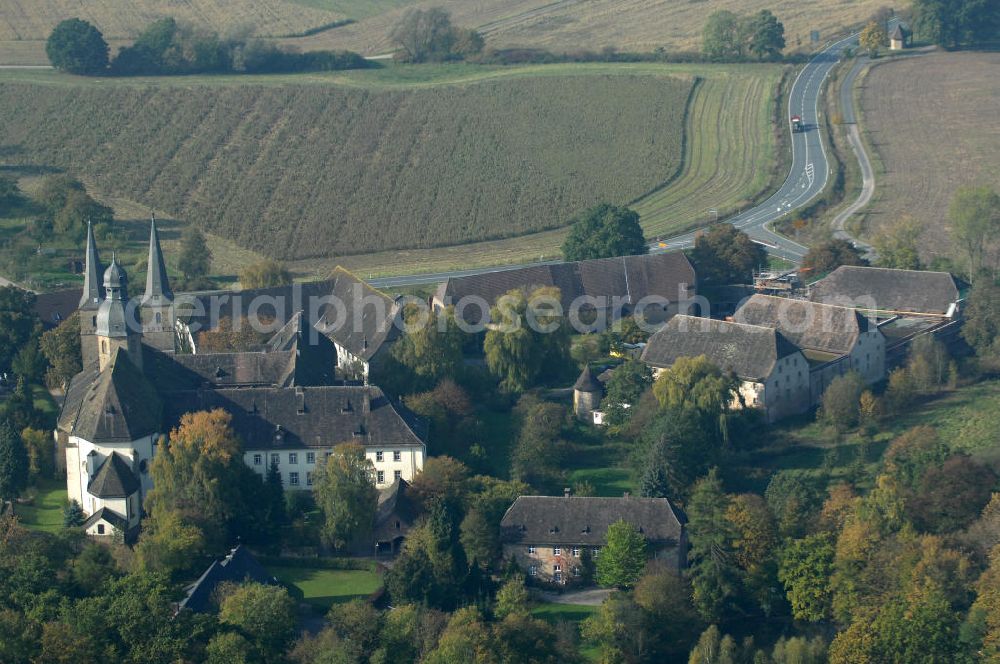 Aerial image Marienmünster - Blick auf die Abtei Marienmünster. Das ehemalige Benediktinerkloster liegt in Nordrhein-Westfahlen. Erbaut wurde es 1127 bis 1128 durch Graf Widekind I. von Schwalenberg. Im Jahr 1803 wurde das Kloster aufgelöst, doch seit 1965 leben dort die Passionisten. Während des 30jährigen Krieges wurde das Kloster weitgehend zerstört, doch im Jahr 1661 wieder Aufgebaut, mehrere Umbauten führten dazu, dass das Gebäude sowohl romanische, barocke als auch gotische Elemente besitzt. Seit 2006 sorgt eine Stiftung dafür, dass das Gebäude aufwendig restauriert wird. Kontakt: Stadt Marienmünster, Schulstraße 1, 37696 Marienmünster, Tel. 05276/9898-0, info@marienmuenster.de