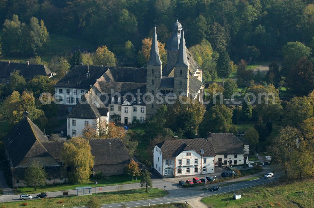 Aerial photograph Marienmünster - Blick auf die Abtei Marienmünster. Das ehemalige Benediktinerkloster liegt in Nordrhein-Westfahlen. Erbaut wurde es 1127 bis 1128 durch Graf Widekind I. von Schwalenberg. Im Jahr 1803 wurde das Kloster aufgelöst, doch seit 1965 leben dort die Passionisten. Während des 30jährigen Krieges wurde das Kloster weitgehend zerstört, doch im Jahr 1661 wieder Aufgebaut, mehrere Umbauten führten dazu, dass das Gebäude sowohl romanische, barocke als auch gotische Elemente besitzt. Seit 2006 sorgt eine Stiftung dafür, dass das Gebäude aufwendig restauriert wird. Kontakt: Stadt Marienmünster, Schulstraße 1, 37696 Marienmünster, Tel. 05276/9898-0, info@marienmuenster.de