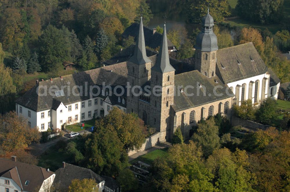 Aerial photograph Marienmünster - Blick auf die Abtei Marienmünster. Das ehemalige Benediktinerkloster liegt in Nordrhein-Westfahlen. Erbaut wurde es 1127 bis 1128 durch Graf Widekind I. von Schwalenberg. Im Jahr 1803 wurde das Kloster aufgelöst, doch seit 1965 leben dort die Passionisten. Während des 30jährigen Krieges wurde das Kloster weitgehend zerstört, doch im Jahr 1661 wieder Aufgebaut, mehrere Umbauten führten dazu, dass das Gebäude sowohl romanische, barocke als auch gotische Elemente besitzt. Seit 2006 sorgt eine Stiftung dafür, dass das Gebäude aufwendig restauriert wird. Kontakt: Stadt Marienmünster, Schulstraße 1, 37696 Marienmünster, Tel. 05276/9898-0, info@marienmuenster.de