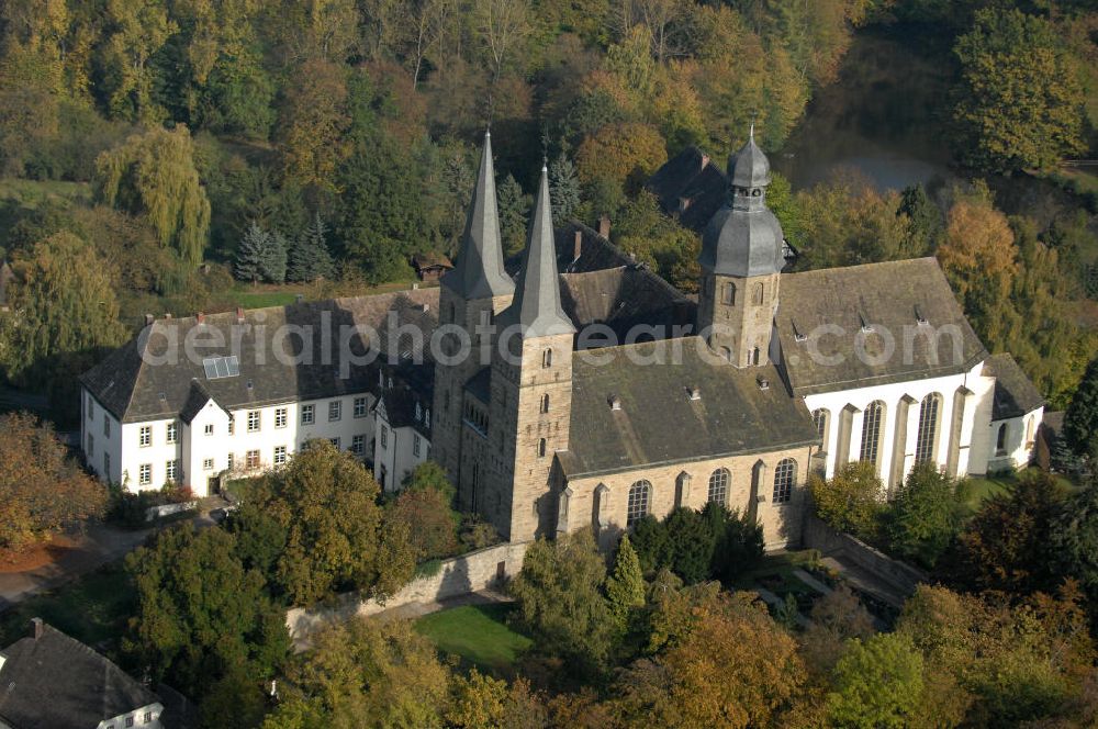 Marienmünster from the bird's eye view: Blick auf die Abtei Marienmünster. Das ehemalige Benediktinerkloster liegt in Nordrhein-Westfahlen. Erbaut wurde es 1127 bis 1128 durch Graf Widekind I. von Schwalenberg. Im Jahr 1803 wurde das Kloster aufgelöst, doch seit 1965 leben dort die Passionisten. Während des 30jährigen Krieges wurde das Kloster weitgehend zerstört, doch im Jahr 1661 wieder Aufgebaut, mehrere Umbauten führten dazu, dass das Gebäude sowohl romanische, barocke als auch gotische Elemente besitzt. Seit 2006 sorgt eine Stiftung dafür, dass das Gebäude aufwendig restauriert wird. Kontakt: Stadt Marienmünster, Schulstraße 1, 37696 Marienmünster, Tel. 05276/9898-0, info@marienmuenster.de