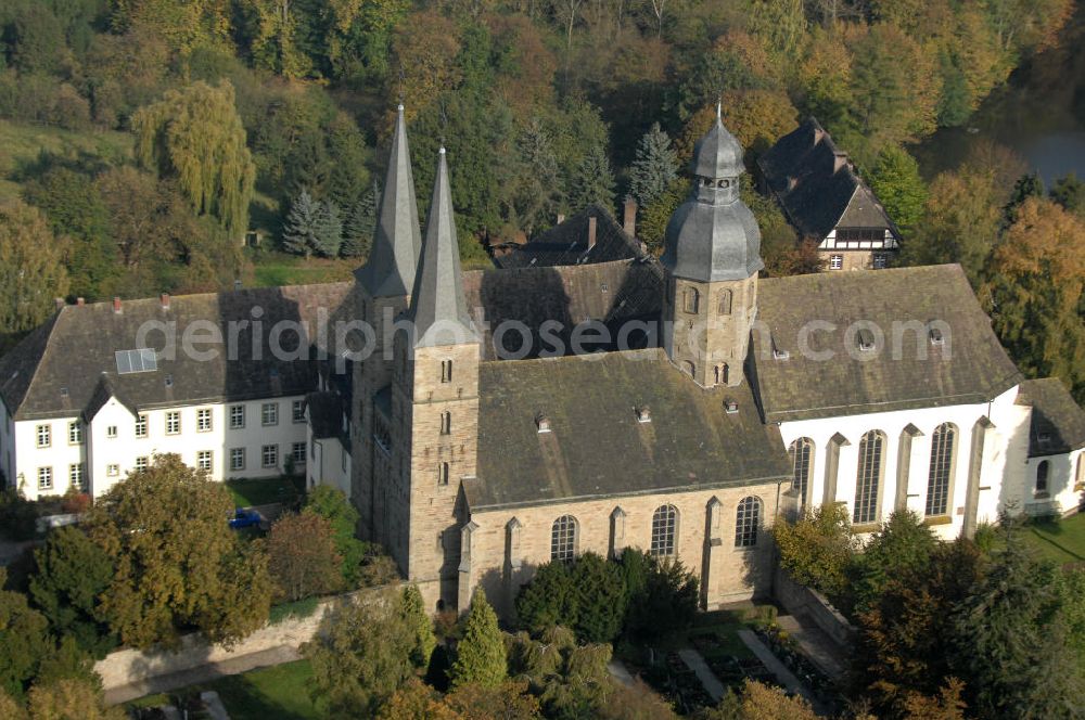 Aerial image Marienmünster - Blick auf die Abtei Marienmünster. Das ehemalige Benediktinerkloster liegt in Nordrhein-Westfahlen. Erbaut wurde es 1127 bis 1128 durch Graf Widekind I. von Schwalenberg. Im Jahr 1803 wurde das Kloster aufgelöst, doch seit 1965 leben dort die Passionisten. Während des 30jährigen Krieges wurde das Kloster weitgehend zerstört, doch im Jahr 1661 wieder Aufgebaut, mehrere Umbauten führten dazu, dass das Gebäude sowohl romanische, barocke als auch gotische Elemente besitzt. Seit 2006 sorgt eine Stiftung dafür, dass das Gebäude aufwendig restauriert wird. Kontakt: Stadt Marienmünster, Schulstraße 1, 37696 Marienmünster, Tel. 05276/9898-0, info@marienmuenster.de