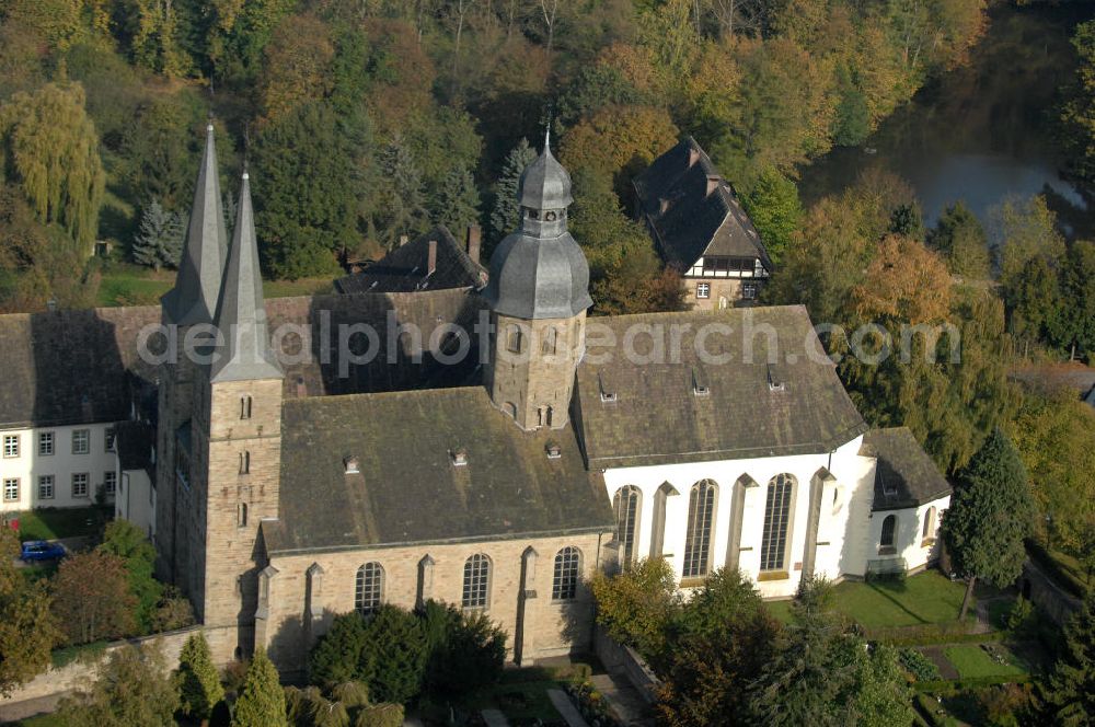 Aerial photograph Marienmünster - Blick auf die Abtei Marienmünster. Das ehemalige Benediktinerkloster liegt in Nordrhein-Westfahlen. Erbaut wurde es 1127 bis 1128 durch Graf Widekind I. von Schwalenberg. Im Jahr 1803 wurde das Kloster aufgelöst, doch seit 1965 leben dort die Passionisten. Während des 30jährigen Krieges wurde das Kloster weitgehend zerstört, doch im Jahr 1661 wieder Aufgebaut, mehrere Umbauten führten dazu, dass das Gebäude sowohl romanische, barocke als auch gotische Elemente besitzt. Seit 2006 sorgt eine Stiftung dafür, dass das Gebäude aufwendig restauriert wird. Kontakt: Stadt Marienmünster, Schulstraße 1, 37696 Marienmünster, Tel. 05276/9898-0, info@marienmuenster.de