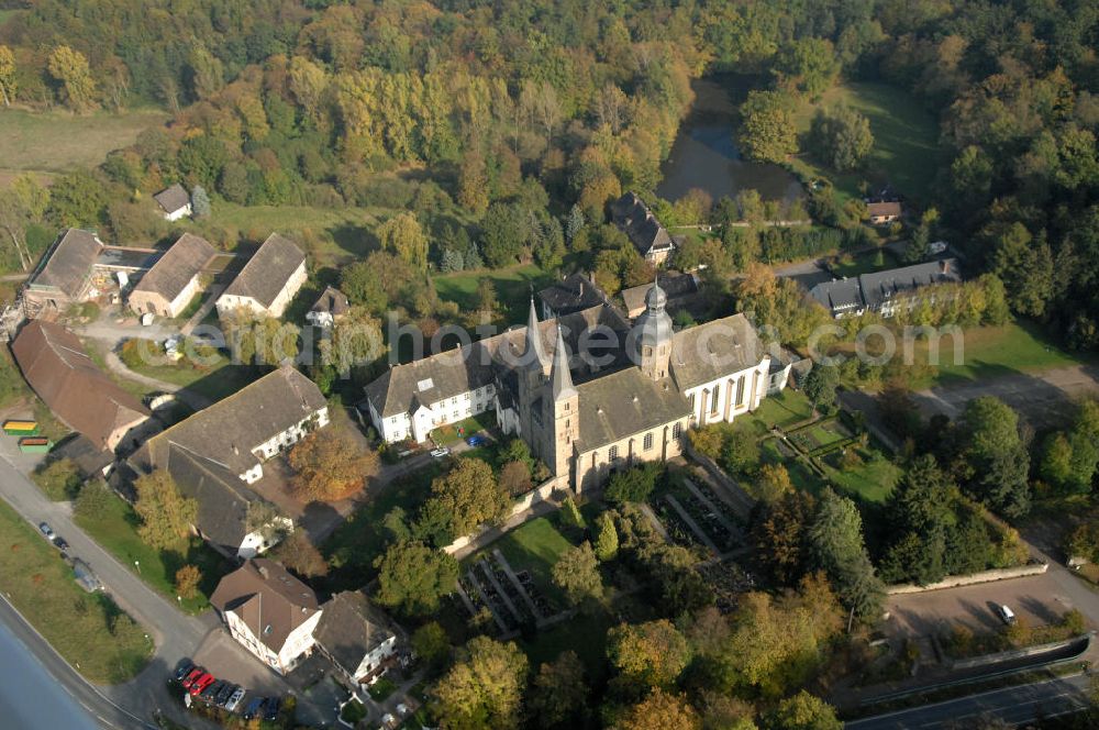 Aerial photograph Marienmünster - Blick auf die Abtei Marienmünster. Das ehemalige Benediktinerkloster liegt in Nordrhein-Westfahlen. Erbaut wurde es 1127 bis 1128 durch Graf Widekind I. von Schwalenberg. Im Jahr 1803 wurde das Kloster aufgelöst, doch seit 1965 leben dort die Passionisten. Während des 30jährigen Krieges wurde das Kloster weitgehend zerstört, doch im Jahr 1661 wieder Aufgebaut, mehrere Umbauten führten dazu, dass das Gebäude sowohl romanische, barocke als auch gotische Elemente besitzt. Seit 2006 sorgt eine Stiftung dafür, dass das Gebäude aufwendig restauriert wird. Kontakt: Stadt Marienmünster, Schulstraße 1, 37696 Marienmünster, Tel. 05276/9898-0, info@marienmuenster.de