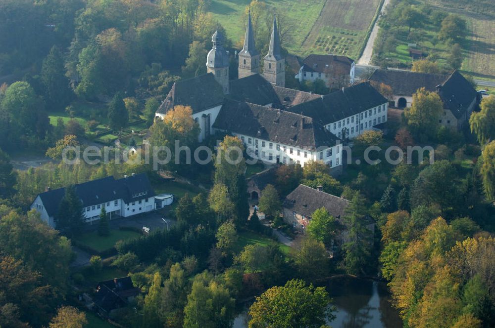 Aerial photograph Marienmünster - Blick auf die Abtei Marienmünster. Das ehemalige Benediktinerkloster liegt in Nordrhein-Westfahlen. Erbaut wurde es 1127 bis 1128 durch Graf Widekind I. von Schwalenberg. Im Jahr 1803 wurde das Kloster aufgelöst, doch seit 1965 leben dort die Passionisten. Während des 30jährigen Krieges wurde das Kloster weitgehend zerstört, doch im Jahr 1661 wieder Aufgebaut, mehrere Umbauten führten dazu, dass das Gebäude sowohl romanische, barocke als auch gotische Elemente besitzt. Seit 2006 sorgt eine Stiftung dafür, dass das Gebäude aufwendig restauriert wird. Kontakt: Stadt Marienmünster, Schulstraße 1, 37696 Marienmünster, Tel. 05276/9898-0, info@marienmuenster.de