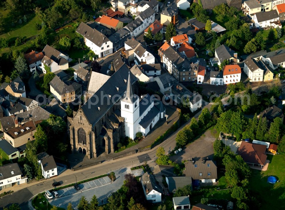 Niedermendig from the bird's eye view: The old parish church of St. Cyriac in Niedermendig is a Romanesque church from the 12th Century. In the middle of the 19th Century, was built onto the old church a new church to St.. Cyriac and St. Barbara was ordained. When renovating the old church from 1886 to 1888 medieval wall paintings were discovered, which are exposed from 1897 again