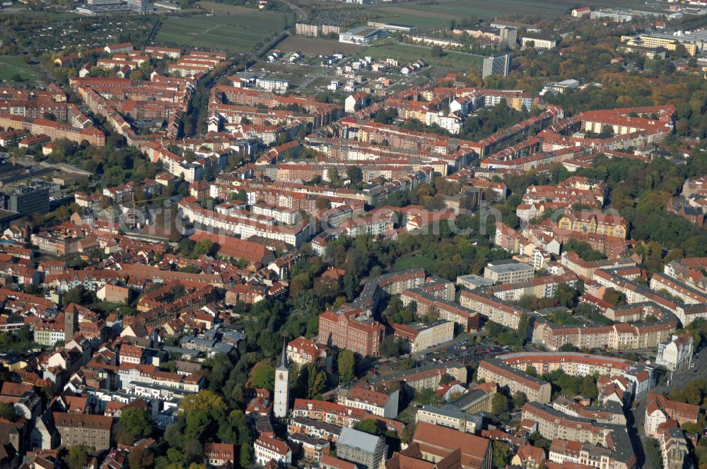 Erfurt from above - Blick auf das Wohngebiet am Domberg in der Altstadt von Erfurt. 70 Stufen führen zum Domplatz vor den beiden Kirche St. Marien und St. Severi.