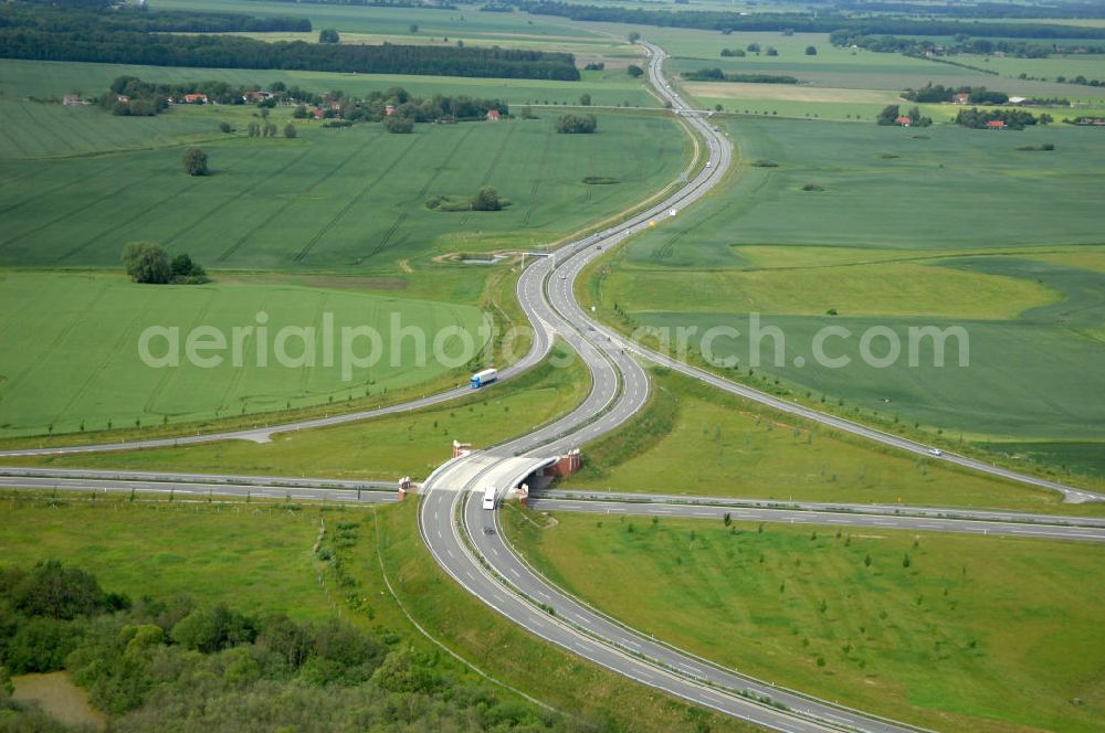 Stralsund from above - Blick auf die Autobahn Anschlussstelle Stralsund 24. Sie verbindet die A 20 mit der B 96, als Zubringer zur Insel Rügen. Eröffnet wurde sie im November 2004. Kontakt: DEGES Deutsche Einheit Fernstraßenplanungs- und -bau GmbH Öffentlichkeitsarbeit, Tel. 030-202 43 352, info@deges.de