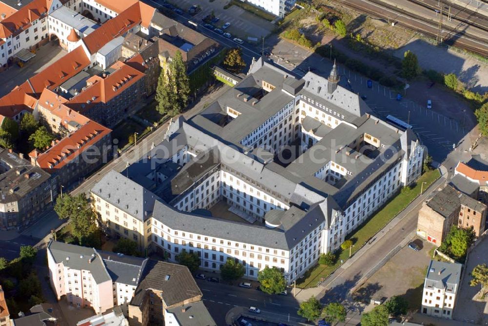 Aerial image Halle - Blick auf den weißen Gebäudekomplex der halleschen Bahnverwaltung in der Ernst-Kamieth-Straße, die auf den Riebeckplatz zuläuft; links daneben liegt die Hauptpost.