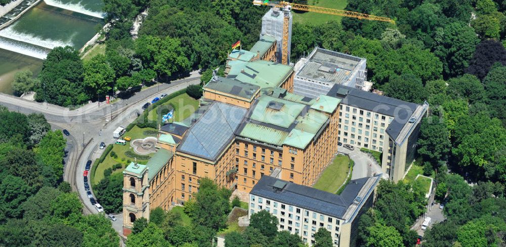 München from the bird's eye view: Die Baustelle des Erweiterungsbaus am Bayerischen Landtag an der Max-Plack-Straße in München. Das Gebäude soll die akute Raumnot beseitigen und ist ein Projekt des Staatlichen Bauamtes München 2 und der BAM Deutschland AG. The construction site of the annex building / extension building of the Bavarian Parliament at the Max-Plack-Strasse in Munich.