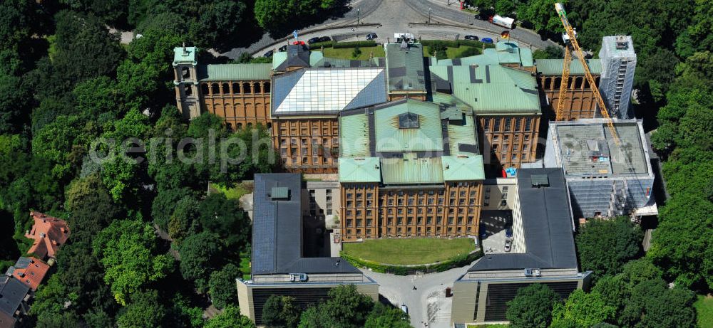 Aerial image München - Die Baustelle des Erweiterungsbaus am Bayerischen Landtag an der Max-Plack-Straße in München. Das Gebäude soll die akute Raumnot beseitigen und ist ein Projekt des Staatlichen Bauamtes München 2 und der BAM Deutschland AG. The construction site of the annex building / extension building of the Bavarian Parliament at the Max-Plack-Strasse in Munich.