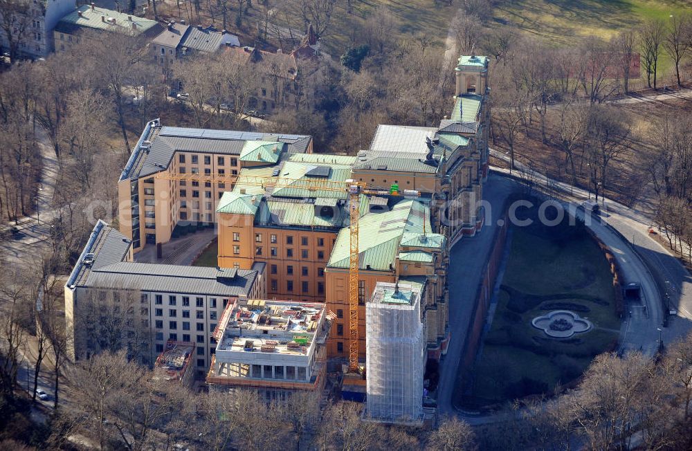 München from above - Die Baustelle des Erweiterungsbaus am Bayerischen Landtag ( Maximilianeum ) an der Max-Plack-Straße in München. Das Gebäude soll die akute Raumnot beseitigen und ist ein Projekt des Staatlichen Bauamtes München 2 und der BAM Deutschland AG. The construction site of the annex building / extension building of the Bavarian Parliament at the Max-Plack-Strasse in Munich.