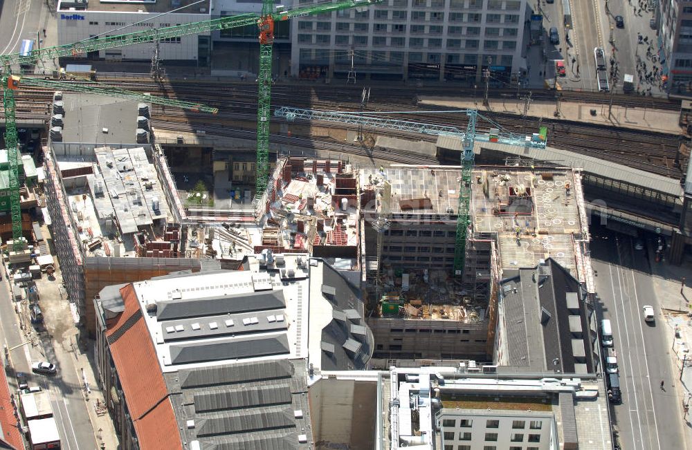 Berlin from above - Die Baustelle des Projekts Friedrichstraße 100 am Bahnhof Friedrichstraße in Berlin-Mitte. Hier soll ein neues Hotel entstehen. Der Bau ist ein Projekt der LIP Ludger Inholte Projektentwicklung GmbH. The construction site of the project Friedrichstrasse 100 at the the train station Friedrichstrasse in Berlin-Mitte.