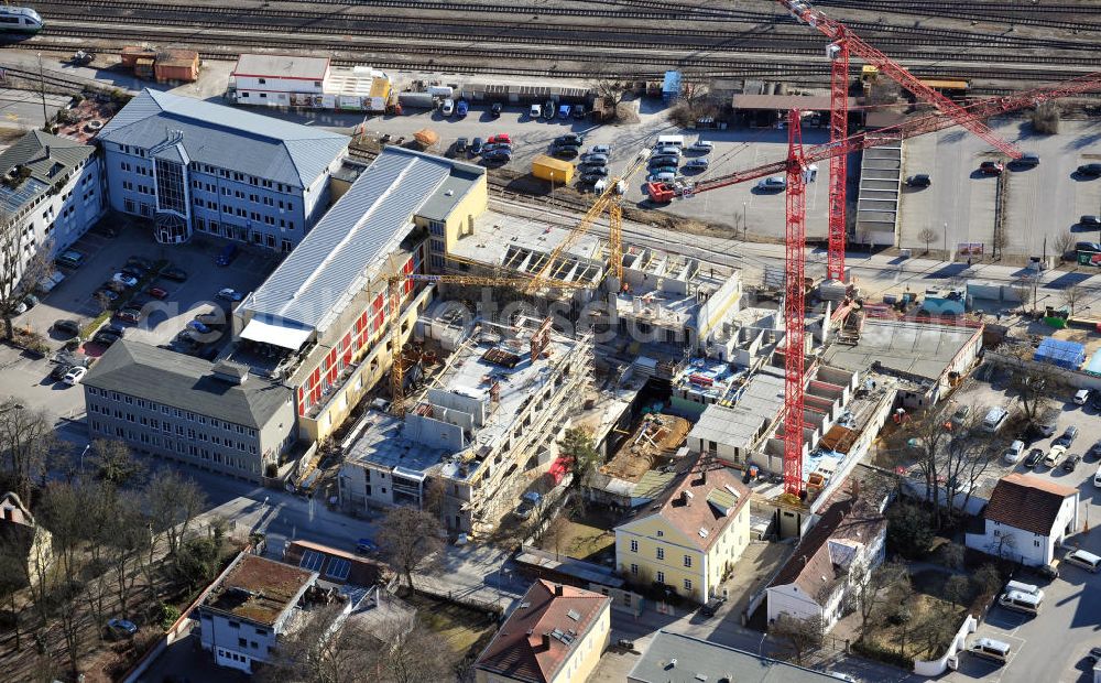 Regensburg from above - Die Baustelle der Häuser Leopold und Julius, Studentenwohnungen, an der Margaretenstraße und Bahnhofstraße in Regensburg in Bayern. Ein Projekt des Studiosus. The construction area of the houses Leopold and Julius, flats for students, at the streets Margaretenstrasse und Bahnhofstrasse in Ratisbon in Bavaria. A project of Studiosus.