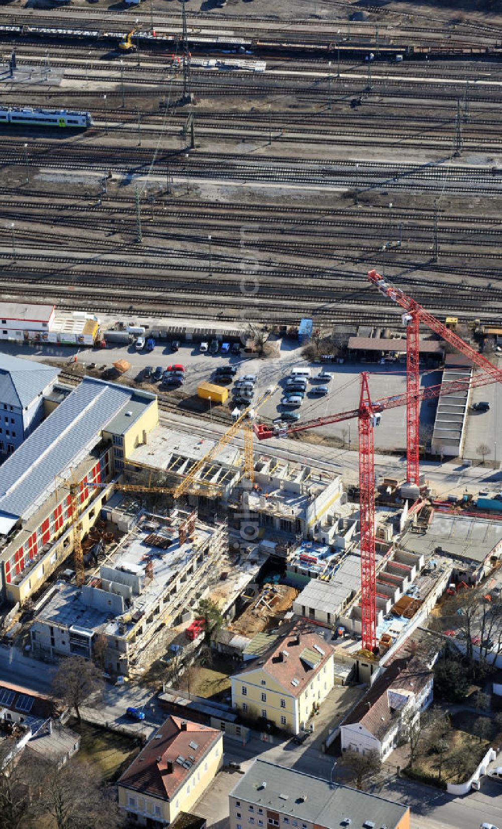 Regensburg from the bird's eye view: Die Baustelle der Häuser Leopold und Julius, Studentenwohnungen, an der Margaretenstraße und Bahnhofstraße in Regensburg in Bayern. Ein Projekt des Studiosus. The construction area of the houses Leopold and Julius, flats for students, at the streets Margaretenstrasse und Bahnhofstrasse in Ratisbon in Bavaria. A project of Studiosus.