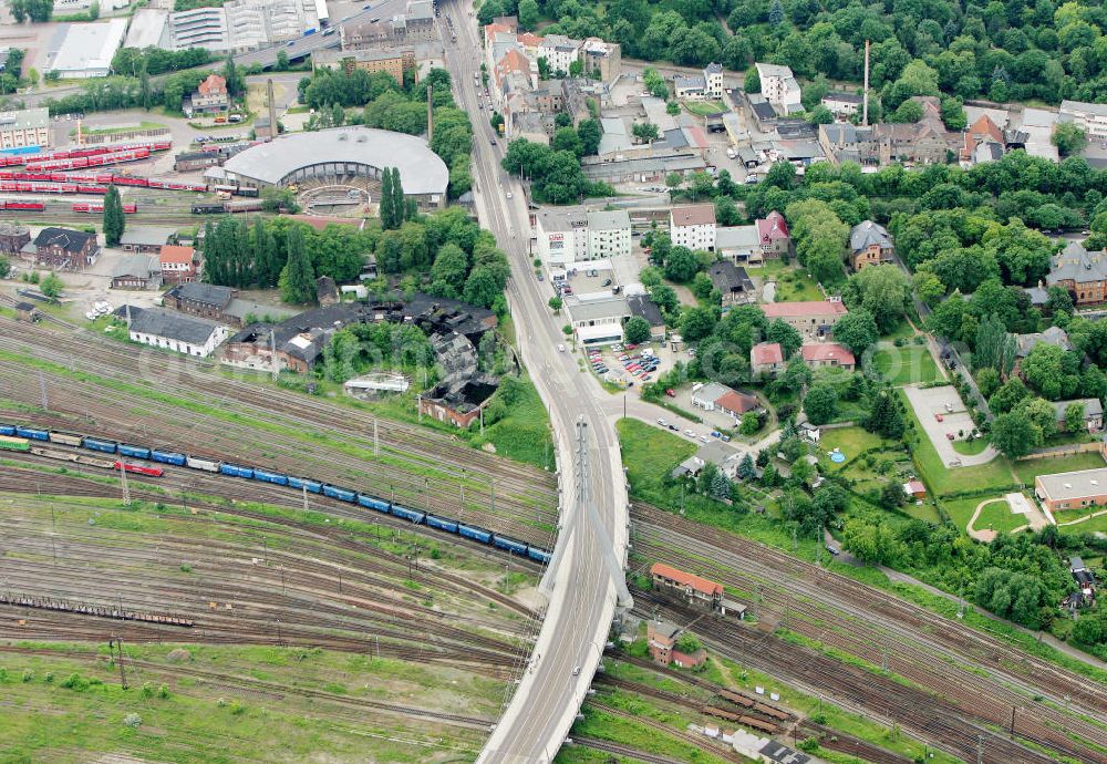 Halle an der Saale from the bird's eye view: Die Berliner Straße mit der Berliner Brücke am Güterbahnhof in Halle an der Saale. Der Neubau der Brücke wurde vom Ingenieurbüro Grassl und dem Architekten Uwe Graul geplant. The Berliner Strasse with the Berliner Bridge at the goods station in Halle.