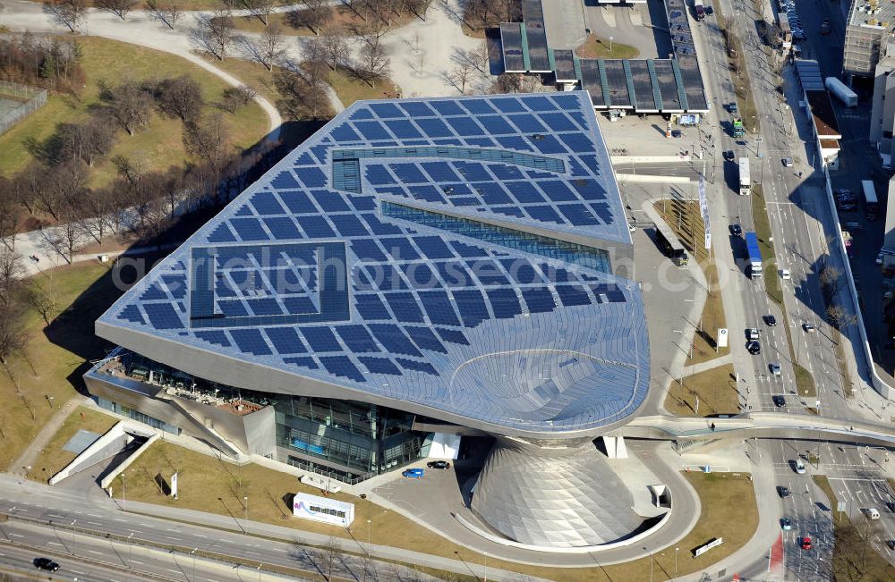 Aerial photograph München - Die BMW Welt an der Lerchenauer Straße in München. Das Gebäude ist eine Kombination aus Erlebnis- und Automobilauslieferungsstätte und wurde nach den Plänen des Architektenbüros COOP HIMMELB(L)AU Wolf D. Prix / W. Dreibholz & Partner ZT GmbH erbaut. The BMW Welt at the Lerchenauer Strasse in Munich.