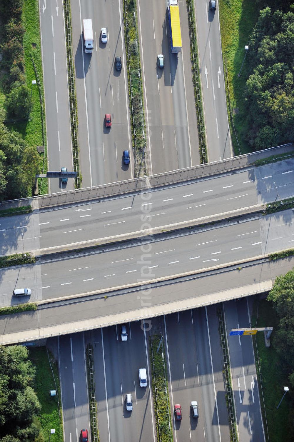 Köln from the bird's eye view: Die Brücke des Autobahnkreuzes Köln-West bei Leverkusen in Köln. The bridge of the freeway interchange Cologne-West near by Leverkusen in Cologne.