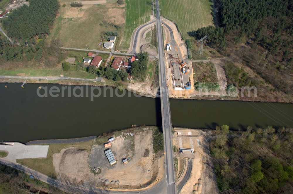 WUSTERWITZ from the bird's eye view: Blick auf die Schleuse in Wusterwitz. Im Rahmen des VDE Nr. 17 wird bei EHK km 376,8 neben der bereits bestehenden Schleuse Wusterwitz eine neue Südschleuse geplant. Die 12,50 m breite Schleusenkammer hat eine nutzbare Kammerlänge von 190 m. Das Bauwerk erhält ein modernes und wirtschaftliches hydraulisches Seitenfüllsystem. Wusterwitz ist eine Gemeinde im brandenburgischen Landkreis Potsdam-Mittelmark. Sie ist Sitz des gleichnamigen Amtes, dem zudem die Gemeinden Rosenau und Bensdorf angehören. Auftraggeber und Kontakt: Wasser- und Schifffahrtsverwaltung des Bundes (WSV) im Geschäftsbereich des Bundesministeriums für Verkehr, Bau und Stadtentwicklung. Vertreten durch das Referat WS16, Verkehrstechnik, IT und Öffentlichkeitsarbeit in der Wasser- und Schifffahrtsverwaltung, Robert-Schuman-Platz 1, Postfach 20 01 00, 53170 Bonn; Kontakt Amt Wusterwitz: August-Bebel Strasse 10, 14789 Wusterwitz, Tel. +49 (0)33839 669 0, Fax +49 (0)33839 669 31, e-mail: amt-wusterwitz@t-online.de Wasserstrassenneubauamt Magdeburg / WSNBA Magdeburg