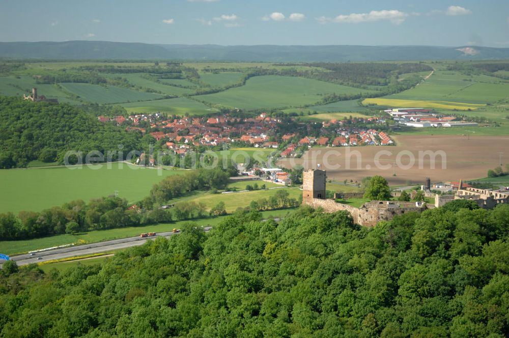 Wandersleben from the bird's eye view: Blick auf die Burg Gleichen (auch Wan derslebener Gleiche, Wan dersleber Schloss, Wan derslebener Burg), einer mittelalterlichen Burgruine in Thüringen in der Nähe von Wan dersleben. Sie gehört zum Burgenensemble der Drei Gleichen. Views of the castle Gleichen in Thuringia.