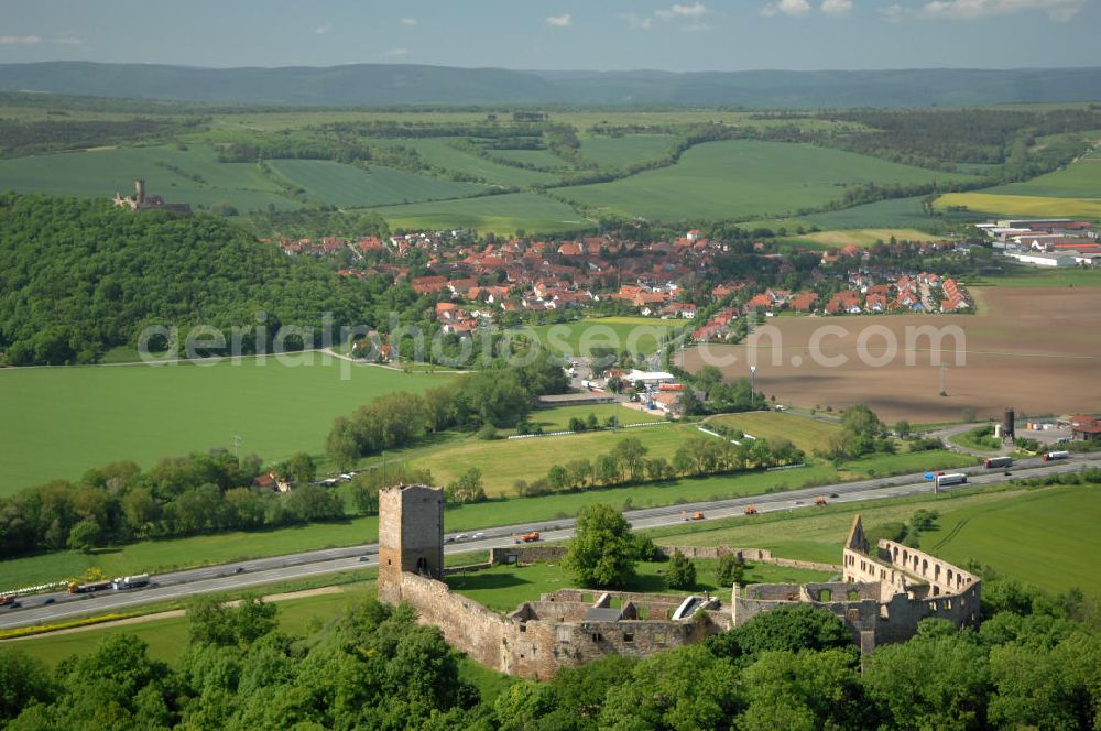 Aerial image Wandersleben - Blick auf die Burg Gleichen (auch Wan derslebener Gleiche, Wan dersleber Schloss, Wan derslebener Burg), einer mittelalterlichen Burgruine in Thüringen in der Nähe von Wan dersleben. Sie gehört zum Burgenensemble der Drei Gleichen. Views of the castle Gleichen in Thuringia.